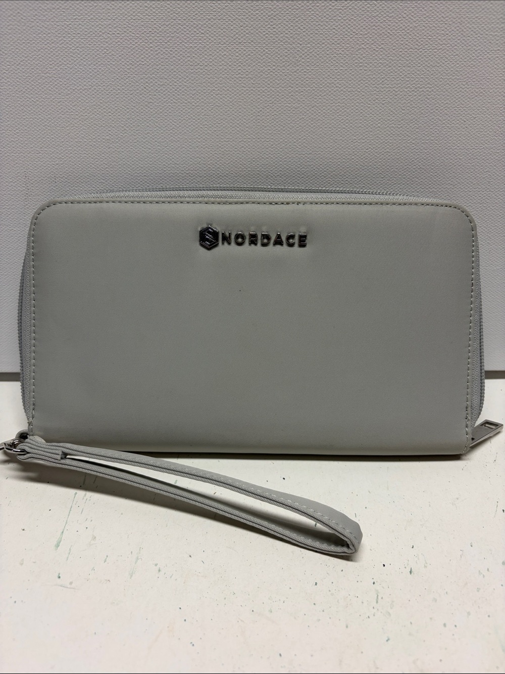 Nordace Siena II Light Gray Zip-Around Travel Wallet